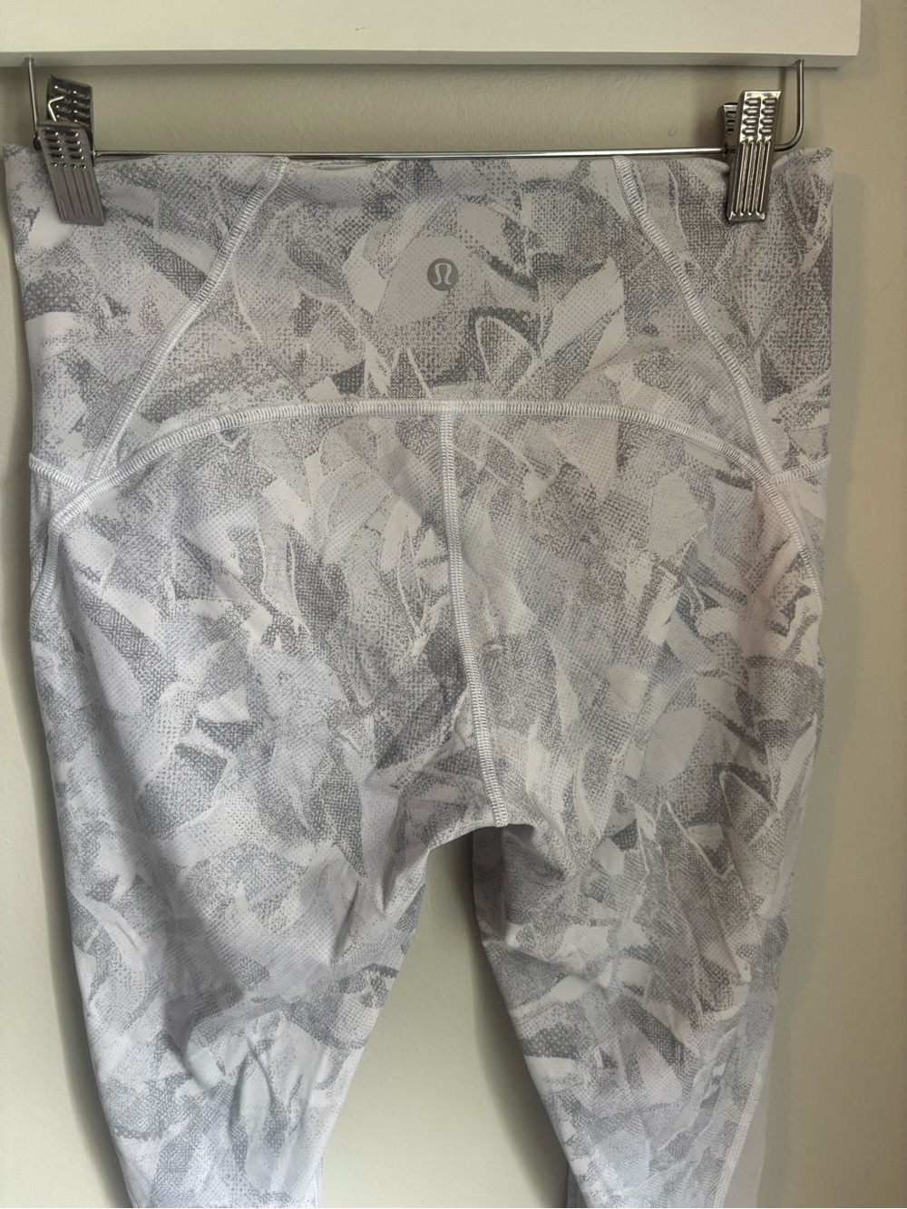 Lululemon Train Times 7/8 Pant *25"
Jasmine White Multi / White Sz 8 - Picture 7 of 10
